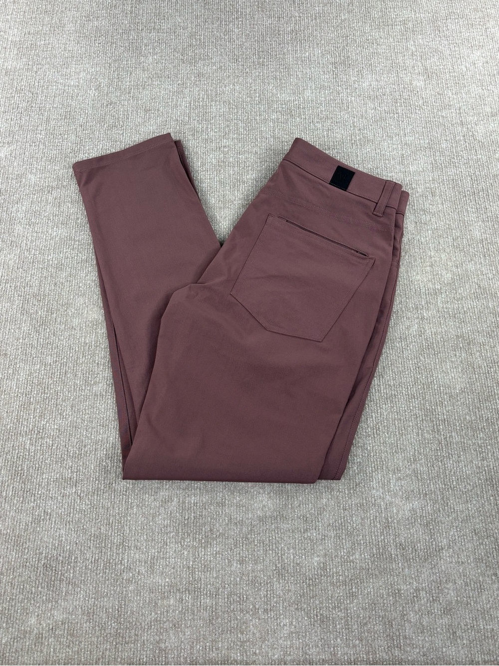 Vuori Meta Pants Mens 28x30 Maroon Performance Athleisure Stretch V430-S